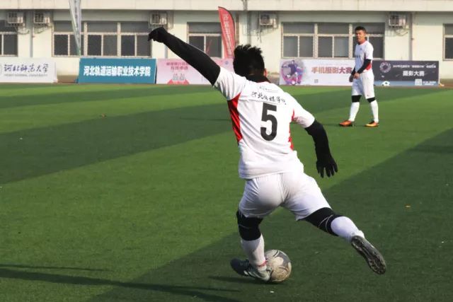 上海险胜广州3连胜 高登41+13四川负天津6连败